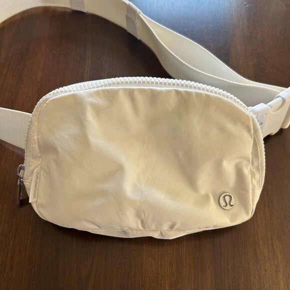 Lululemon Unisex Belt Bag Fanny Pack White Silver Hardware - Picture 1 of 13